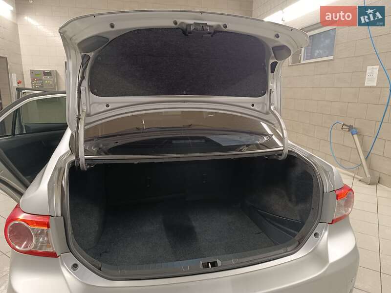 Седан Toyota Corolla 2011 в Львове фото 13 Седан Toyota Corolla 2011 в Львове