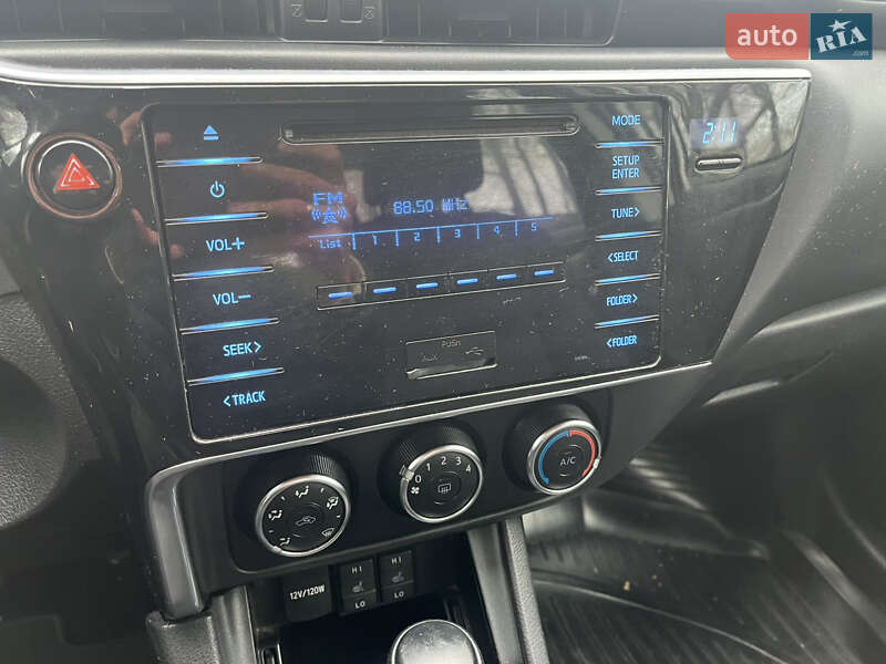 Седан Toyota Corolla 2017 в Днепре