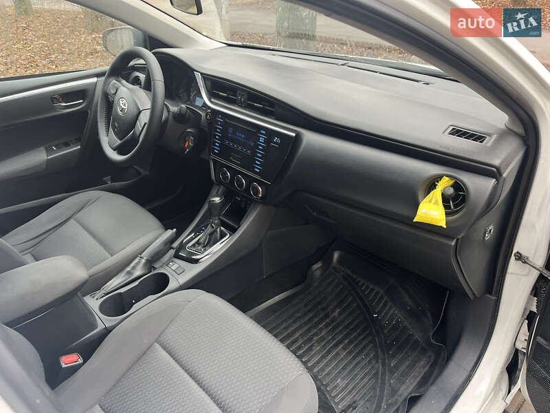 Седан Toyota Corolla 2017 в Днепре