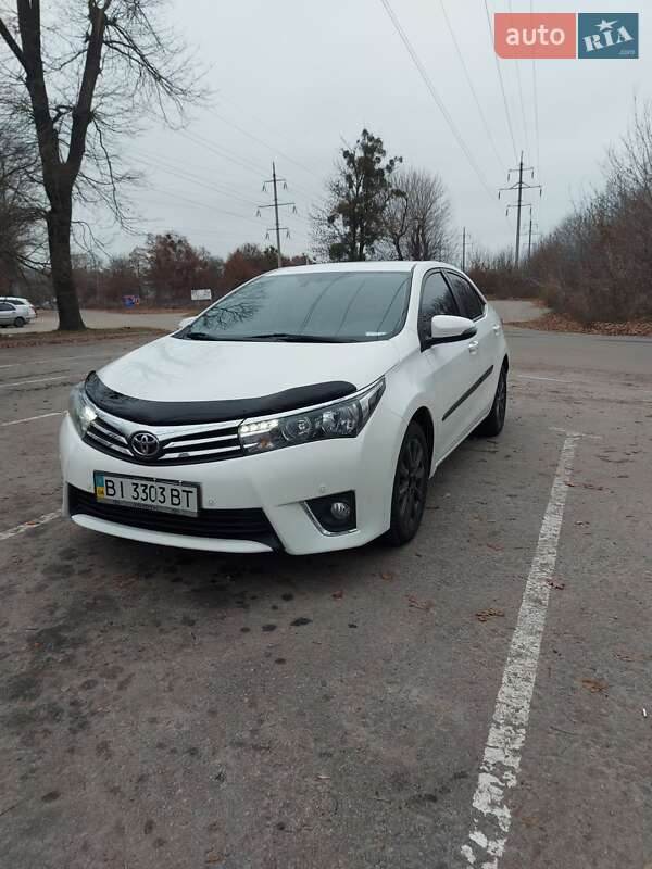 Седан Toyota Corolla 2015 в Полтаве