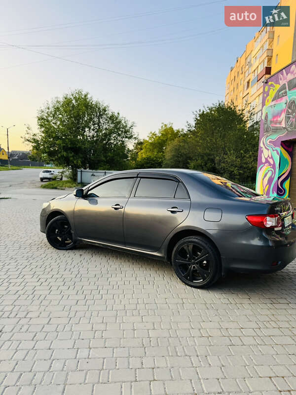 Седан Toyota Corolla 2011 в Кам'янець-Подільському