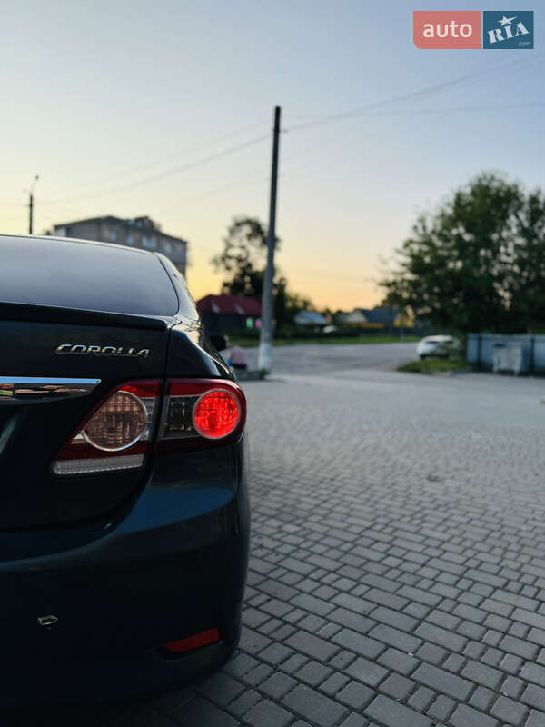 Седан Toyota Corolla 2011 в Кам'янець-Подільському