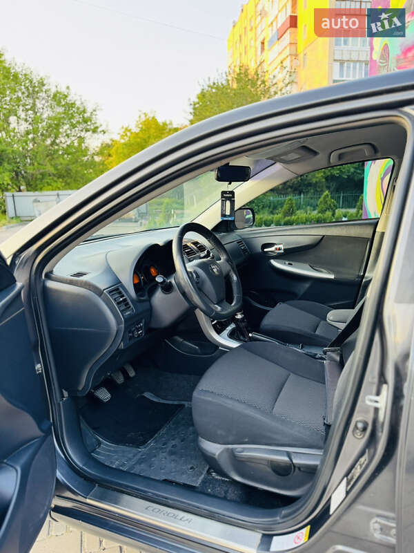 Седан Toyota Corolla 2011 в Кам'янець-Подільському