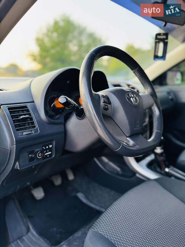 Седан Toyota Corolla 2011 в Кам'янець-Подільському