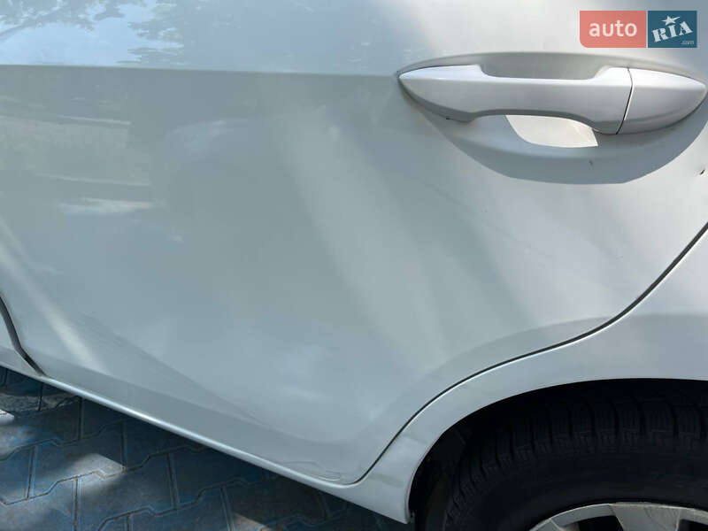 Седан Toyota Corolla 2013 в Львові