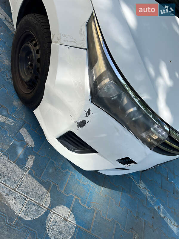 Седан Toyota Corolla 2013 в Львові