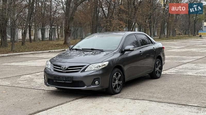 Седан Toyota Corolla 2010 в Жовтих Водах