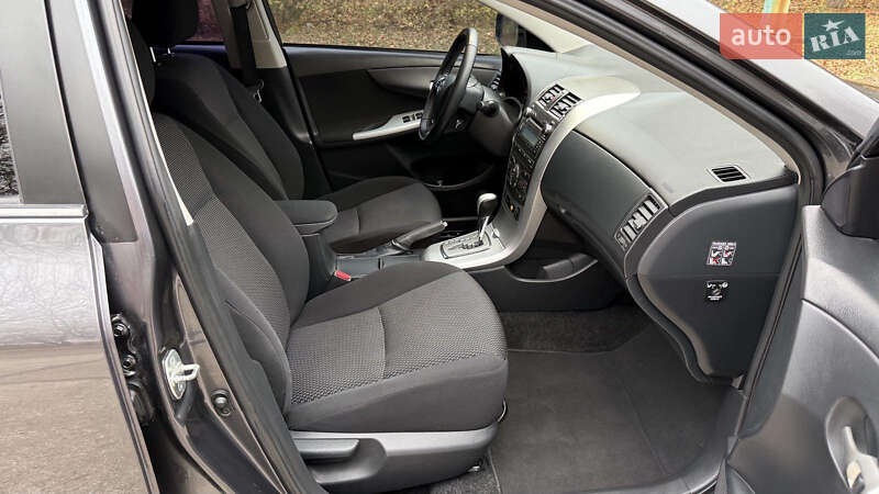 Седан Toyota Corolla 2010 в Жовтих Водах