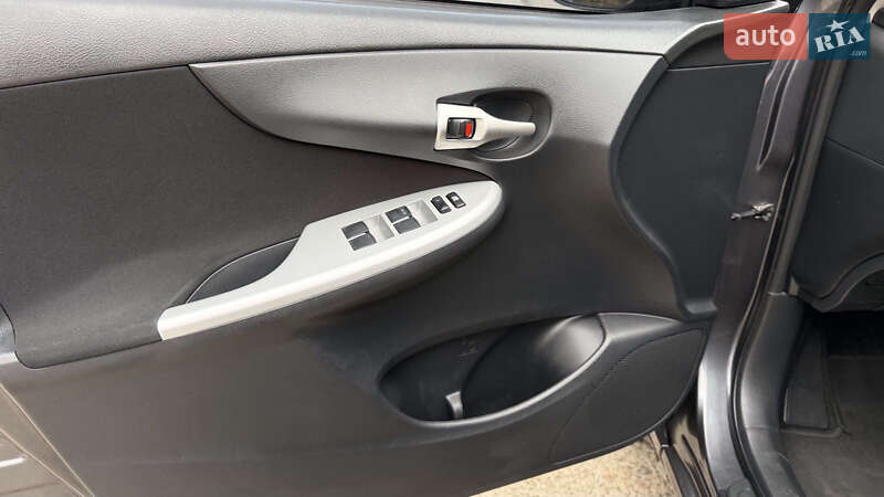 Седан Toyota Corolla 2010 в Жовтих Водах