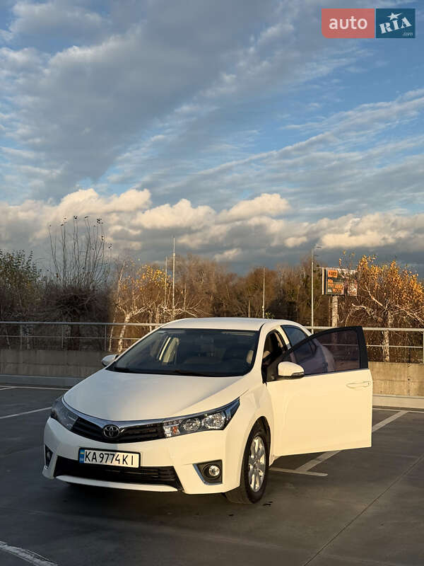 Седан Toyota Corolla 2013 в Киеве фото 26 Седан Toyota Corolla 2013 в Киеве