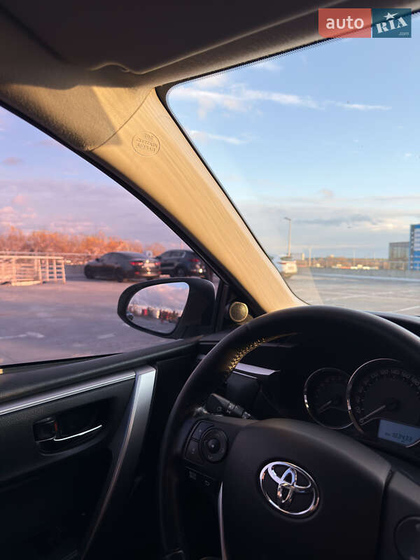 Седан Toyota Corolla 2013 в Киеве фото 37 Седан Toyota Corolla 2013 в Киеве