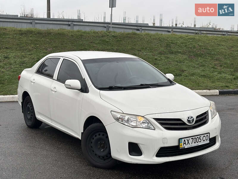 Седан Toyota Corolla 2012 в Киеве