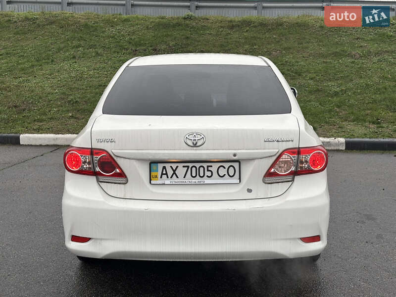 Седан Toyota Corolla 2012 в Киеве