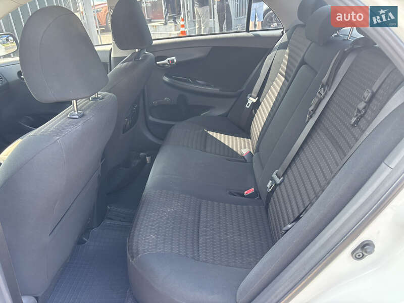 Седан Toyota Corolla 2012 в Киеве