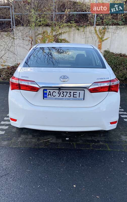 Седан Toyota Corolla 2013 в Луцке фото 2 Седан Toyota Corolla 2013 в Луцке