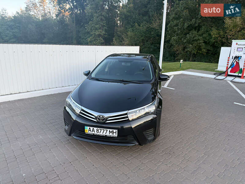 Седан Toyota Corolla 2014 в Дніпрі
