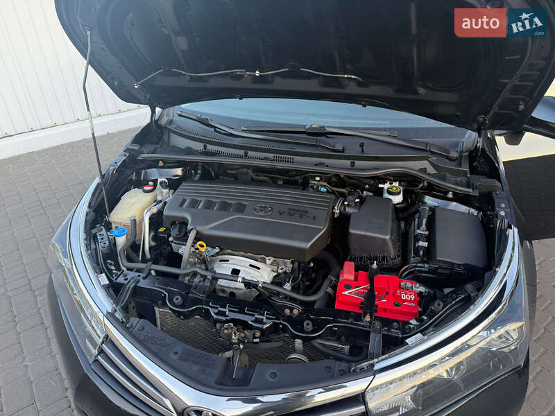 Седан Toyota Corolla 2014 в Дніпрі