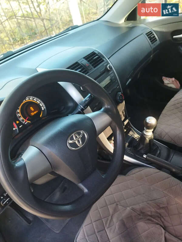Седан Toyota Corolla 2010 в Виннице