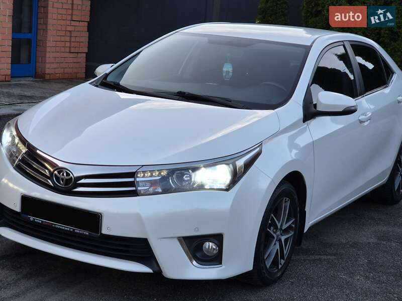 Седан Toyota Corolla 2015 в Харкові