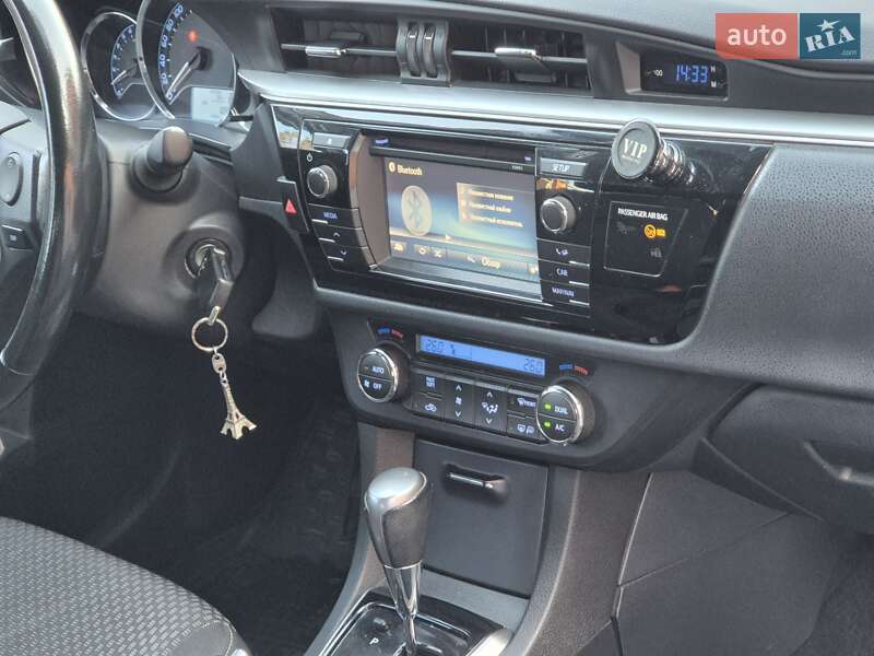 Седан Toyota Corolla 2015 в Харкові