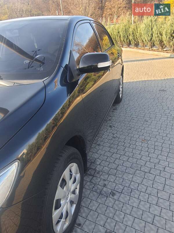 Седан Toyota Corolla 2011 в Полтаві