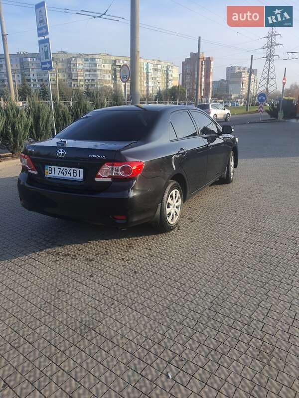 Седан Toyota Corolla 2011 в Полтаві