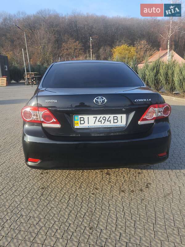 Седан Toyota Corolla 2011 в Полтаві