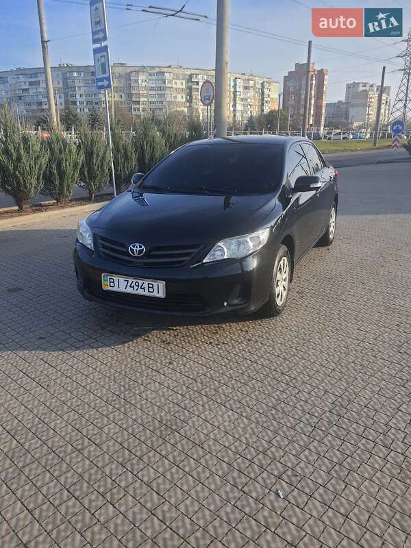 Седан Toyota Corolla 2011 в Полтаві
