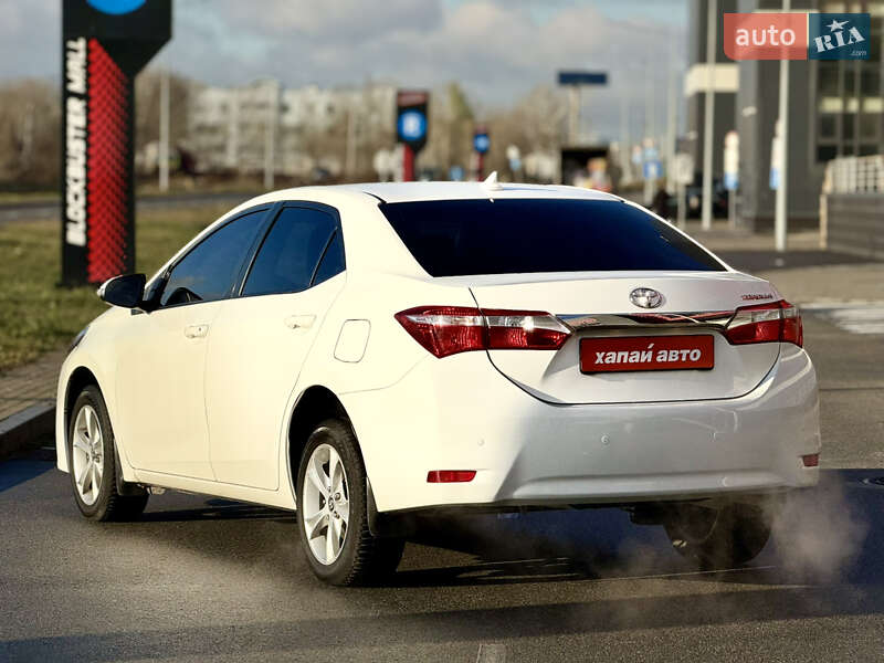 Седан Toyota Corolla 2017 в Киеве