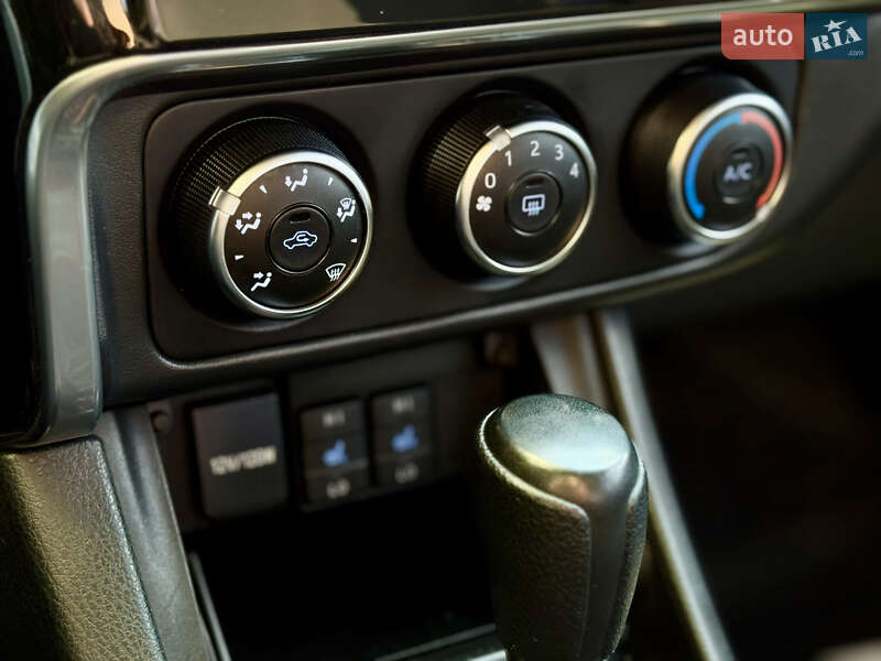 Седан Toyota Corolla 2017 в Киеве