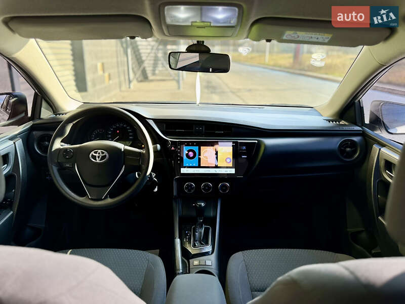 Седан Toyota Corolla 2017 в Киеве