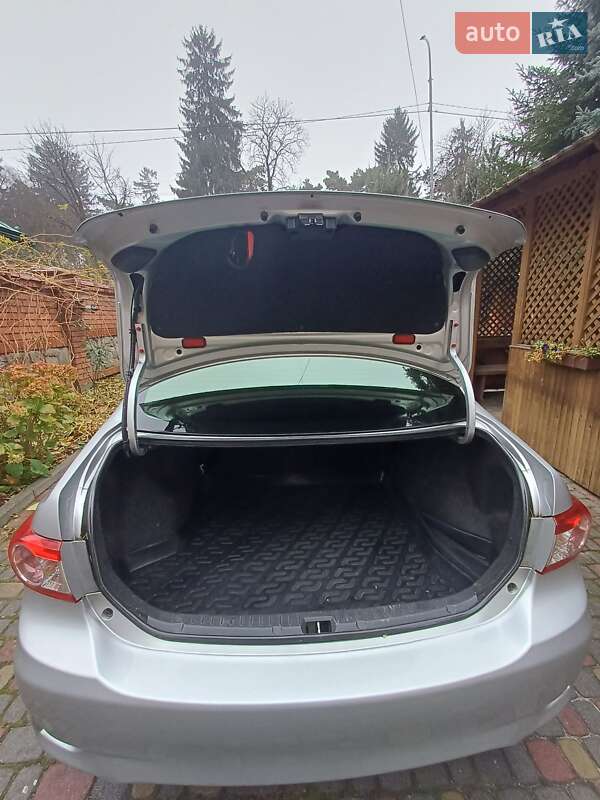 Седан Toyota Corolla 2011 в Львові