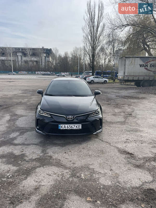 Седан Toyota Corolla 2019 в Киеве