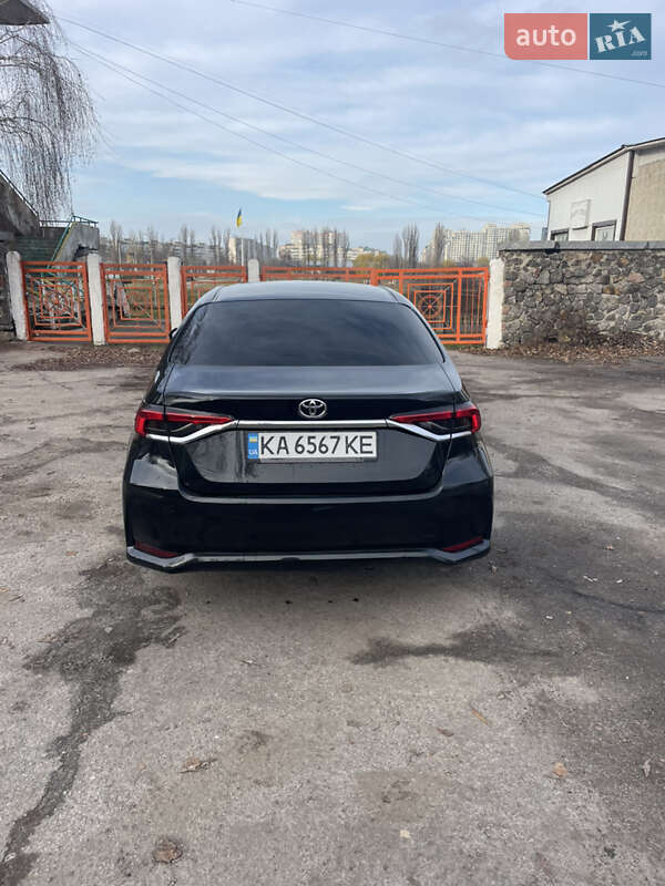 Седан Toyota Corolla 2019 в Киеве