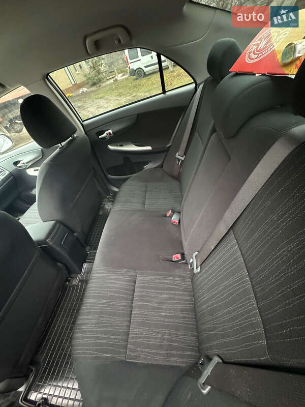 Седан Toyota Corolla 2008 в Жашківу