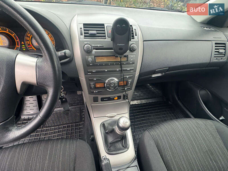 Седан Toyota Corolla 2008 в Жашківу