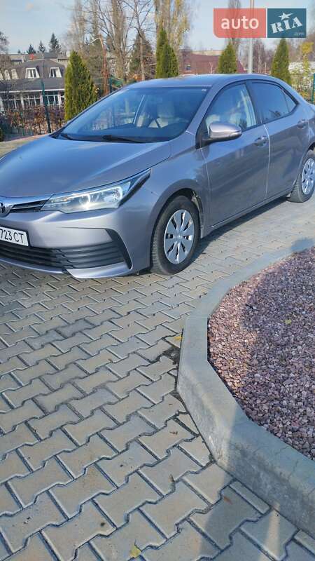 Седан Toyota Corolla 2018 в Кременчуці