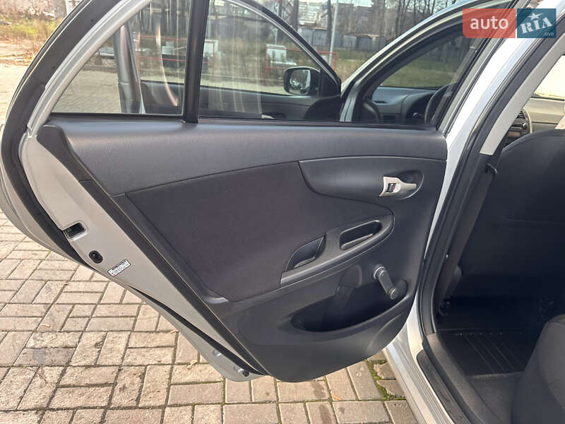 Седан Toyota Corolla 2007 в Днепре