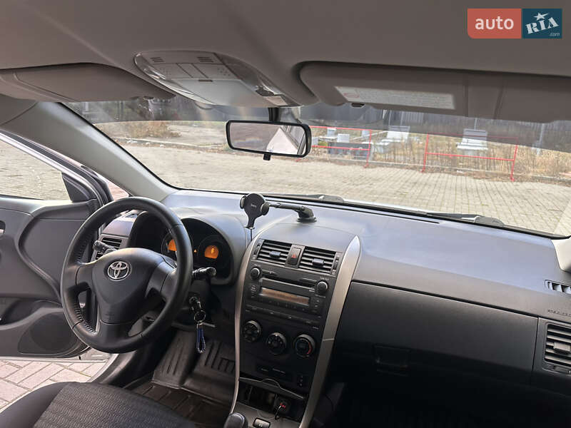 Седан Toyota Corolla 2007 в Днепре