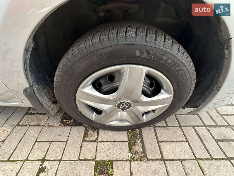 Седан Toyota Corolla 2007 в Днепре