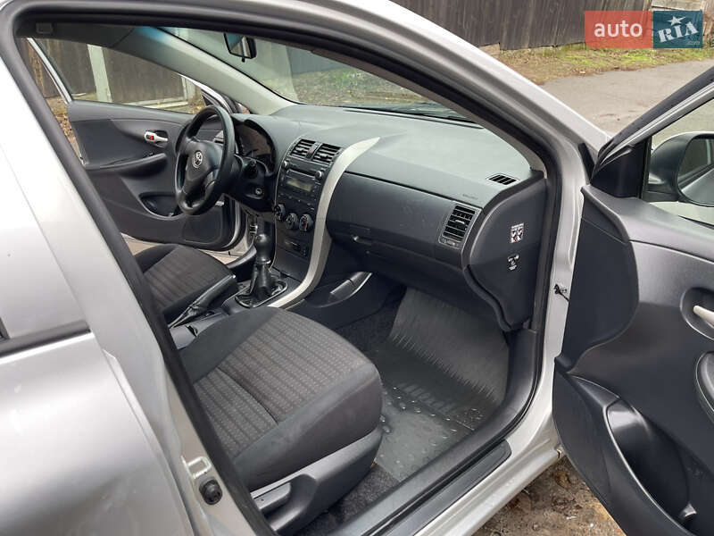 Седан Toyota Corolla 2008 в Києві