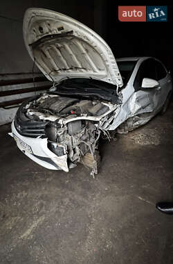 Седан Toyota Corolla 2015 в Лубнах