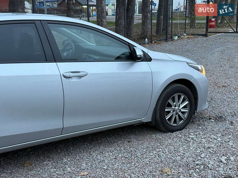 Седан Toyota Corolla 2015 в Стрию фото 18 Седан Toyota Corolla 2015 в Стрию