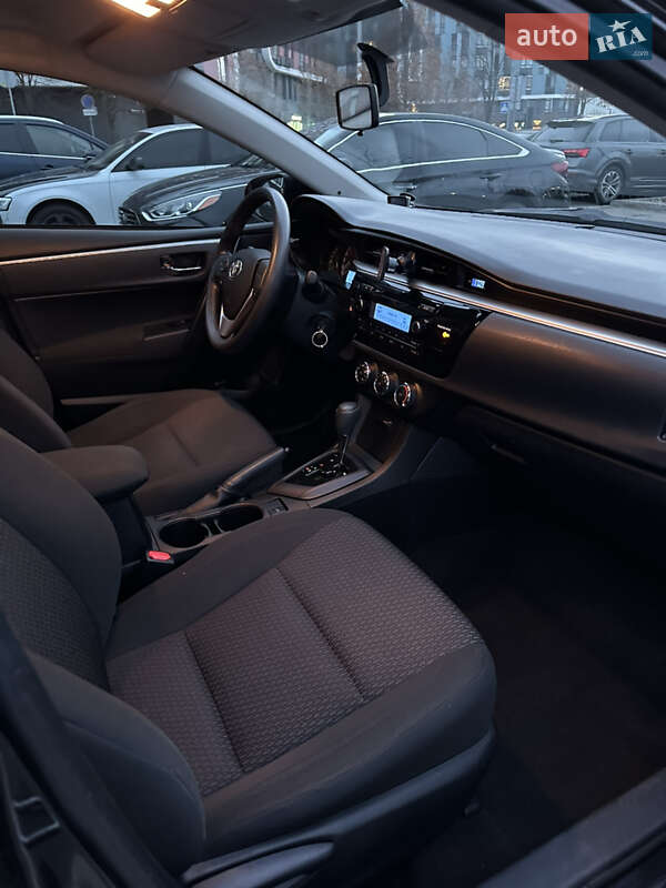 Седан Toyota Corolla 2014 в Києві