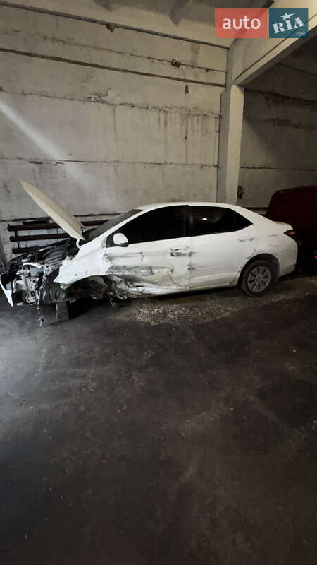Седан Toyota Corolla 2015 в Лубнах