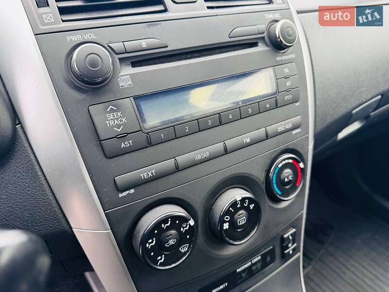 Седан Toyota Corolla 2012 в Ивано-Франковске