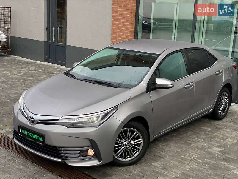 Седан Toyota Corolla 2017 в Киеве