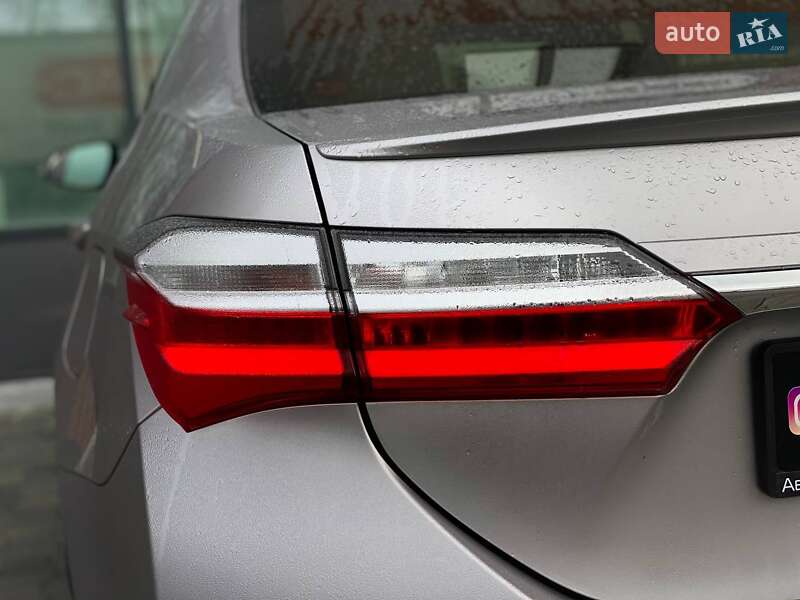 Седан Toyota Corolla 2017 в Киеве