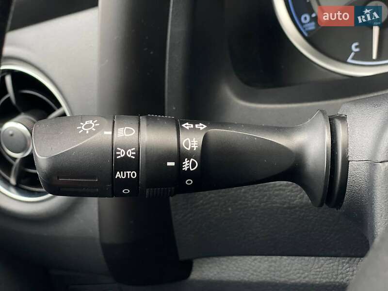 Седан Toyota Corolla 2017 в Киеве