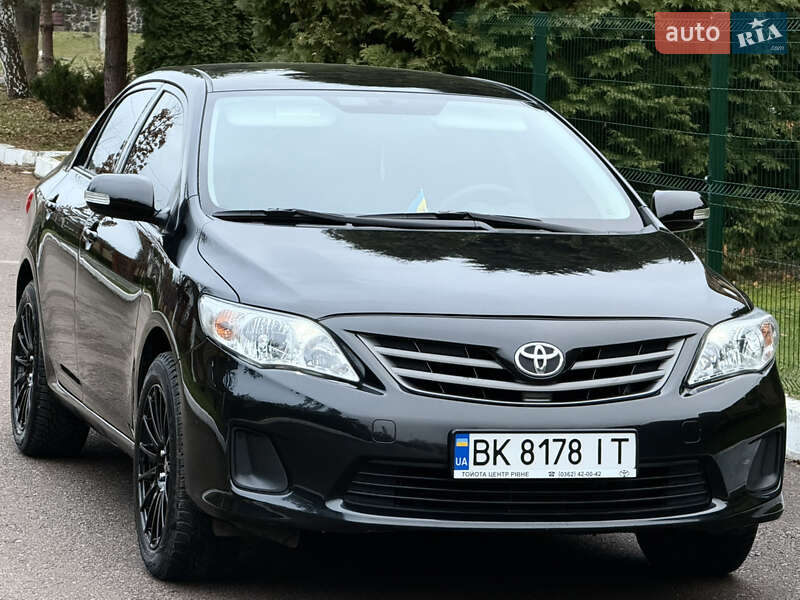 Седан Toyota Corolla 2011 в Рівному